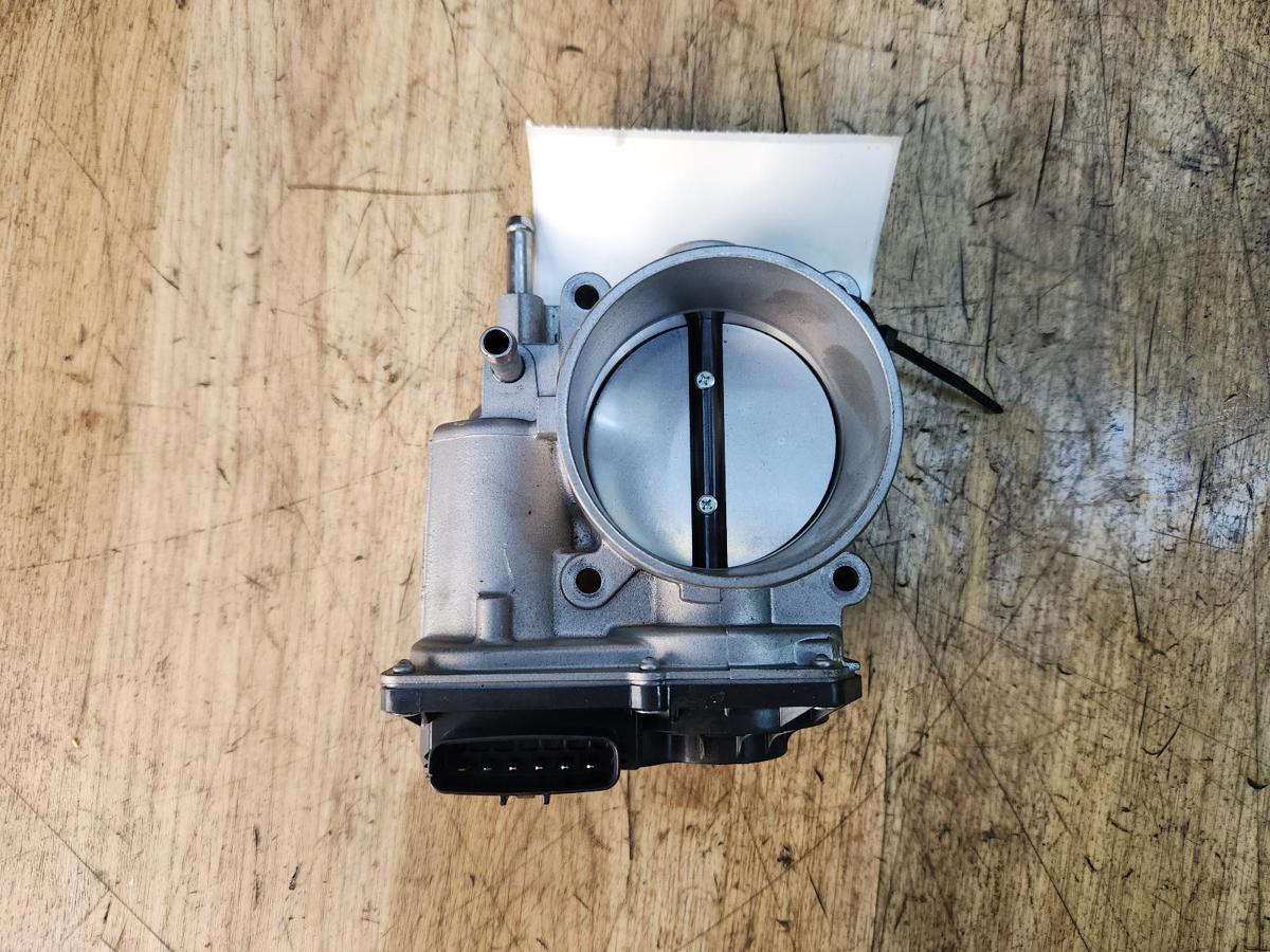 1000925854-Throttle Body Top