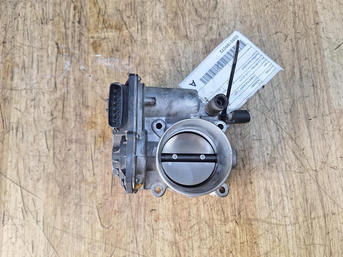 1000947881-Throttle Body Top