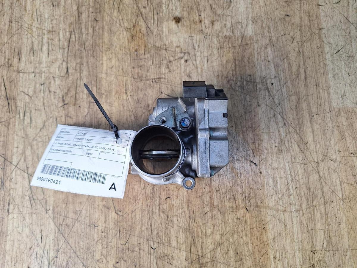 1000952575-Throttle Body Top