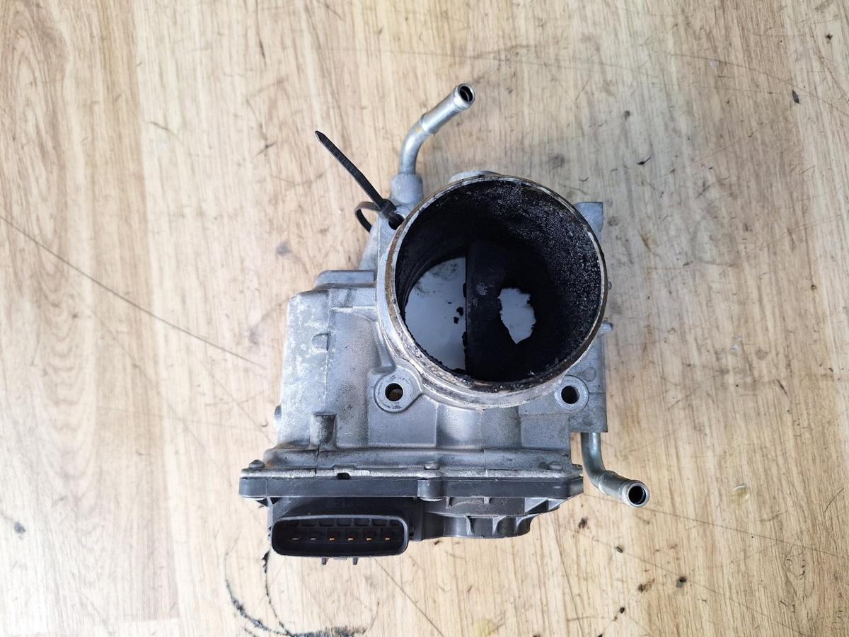 1000882650-Throttle Body Top