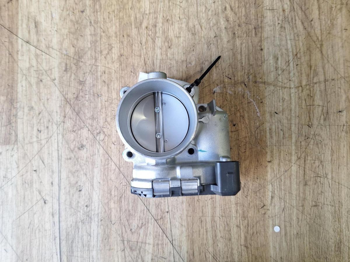 1000890734-Throttle Body Top