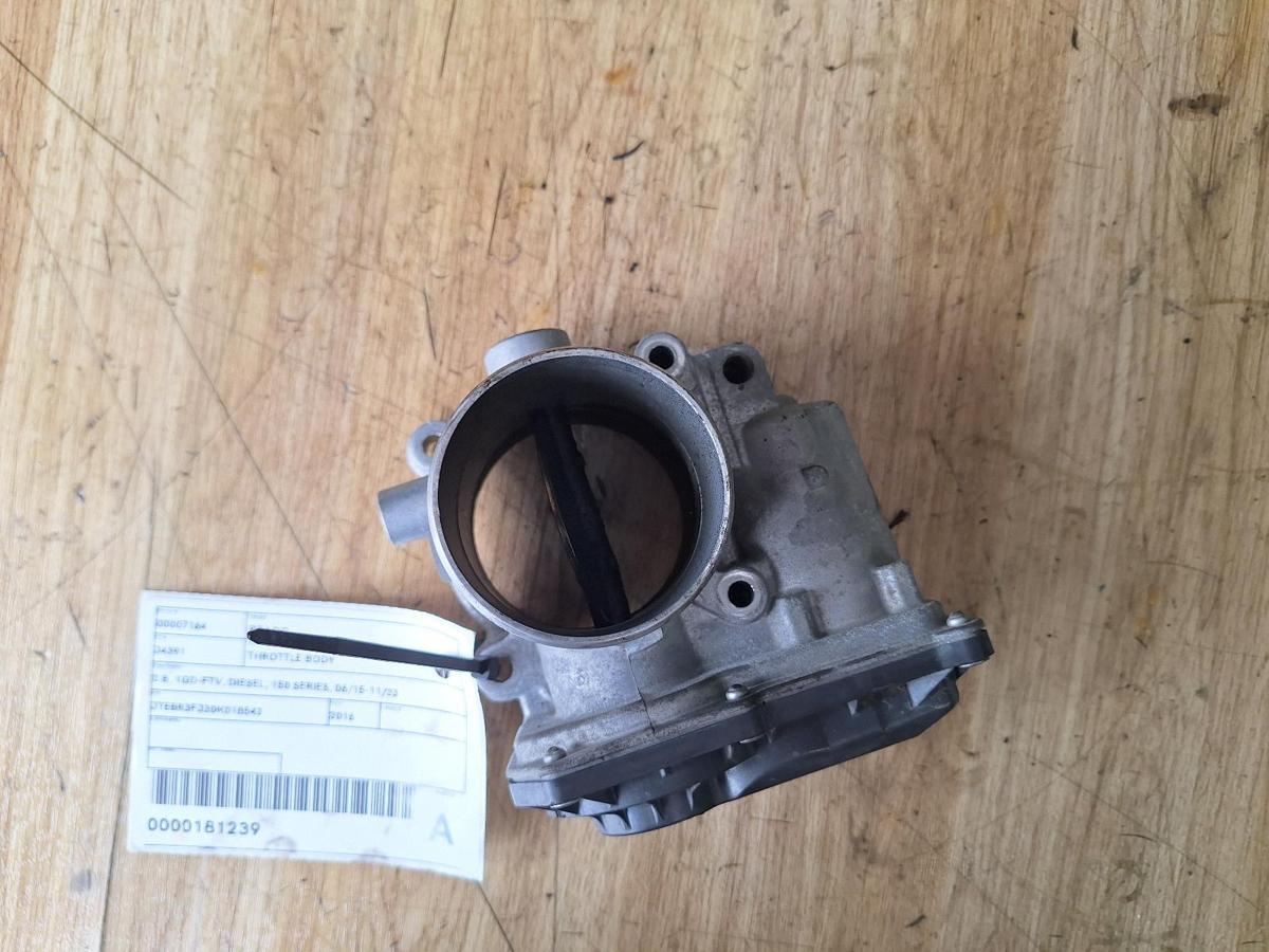1000897693-Throttle Body Top