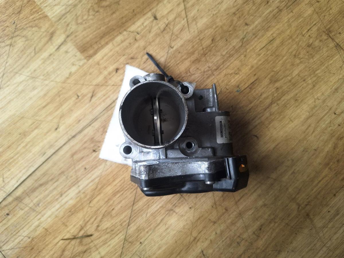 1000900390-Throttle Body Top