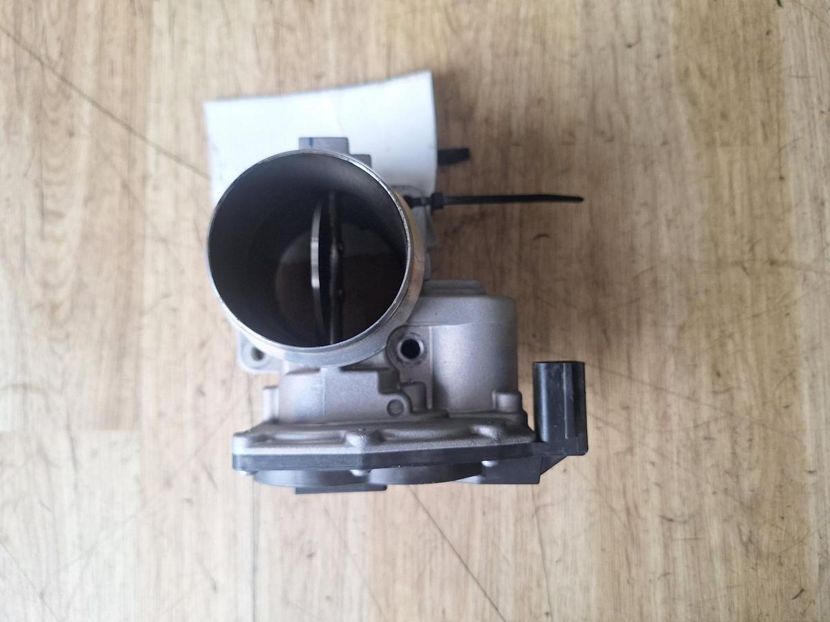 1000901796-Throttle Body Top