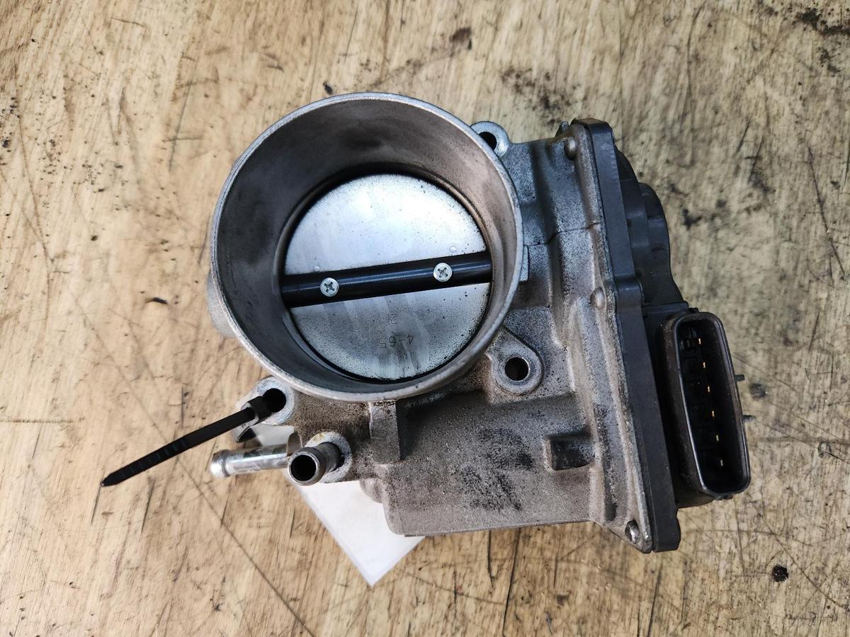 1000922661-Throttle Body Top