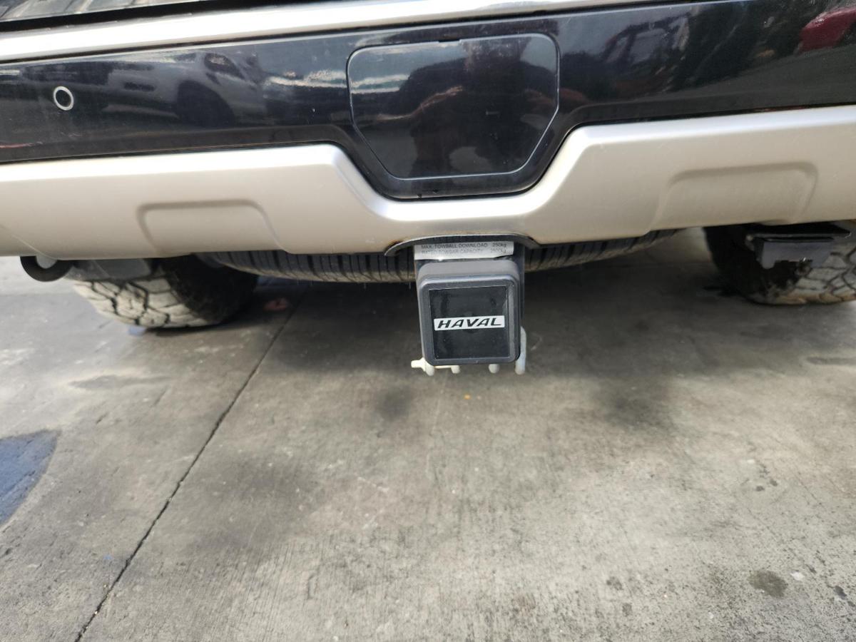 1000838525-Towbar