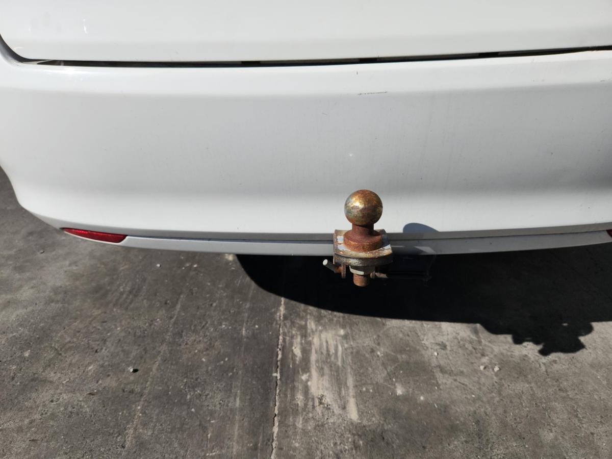 1000851601-Towbar