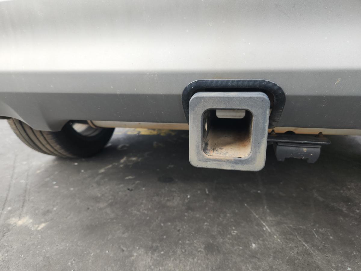 1000943658-Towbar
