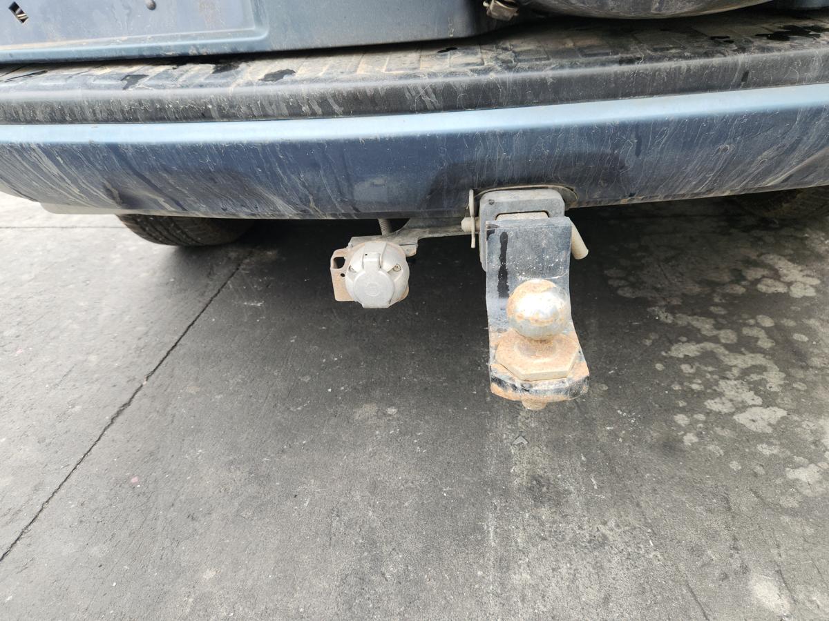 1000945678-Towbar