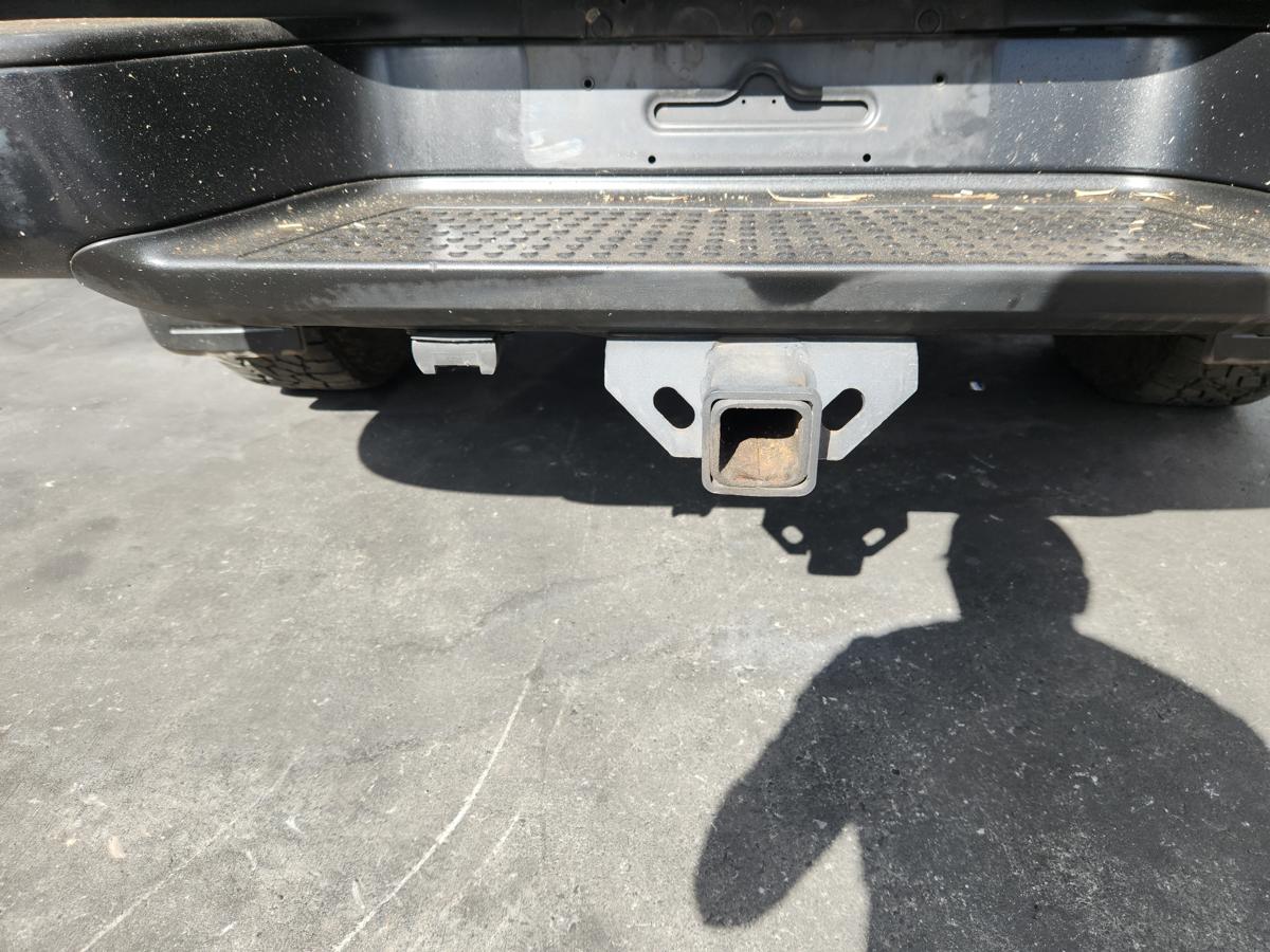 1000951676-Towbar