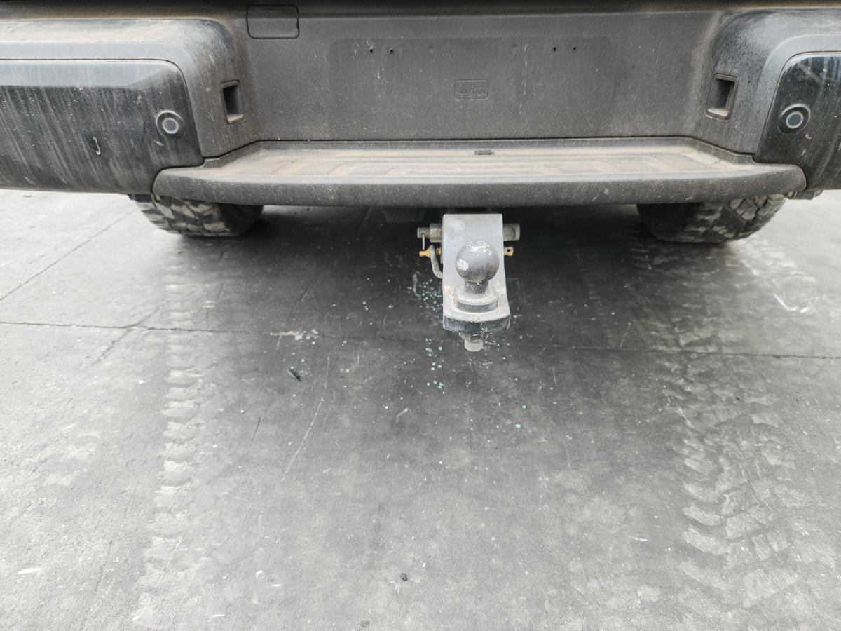 1000957376-Towbar