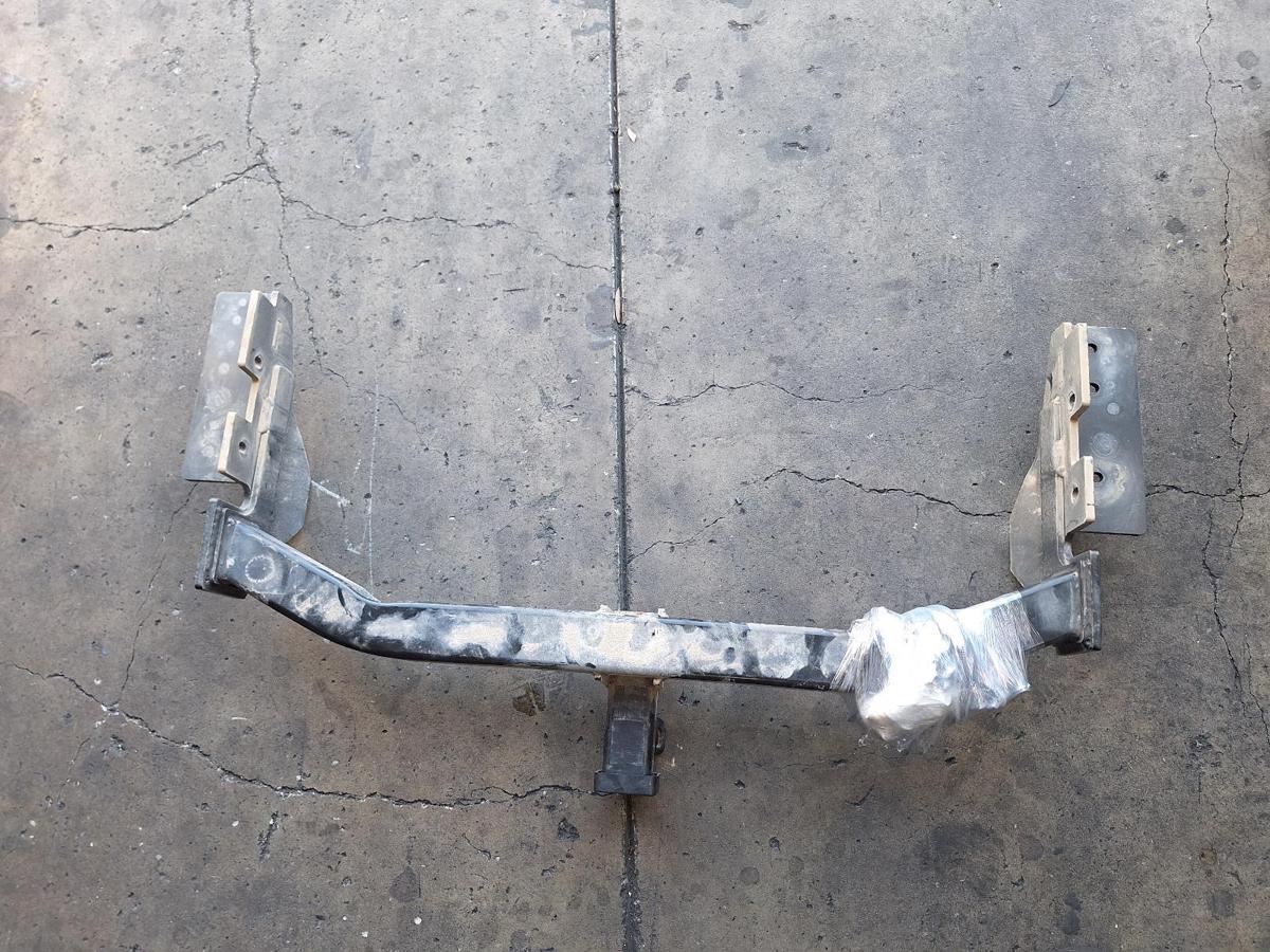 1000885896-Towbar Top