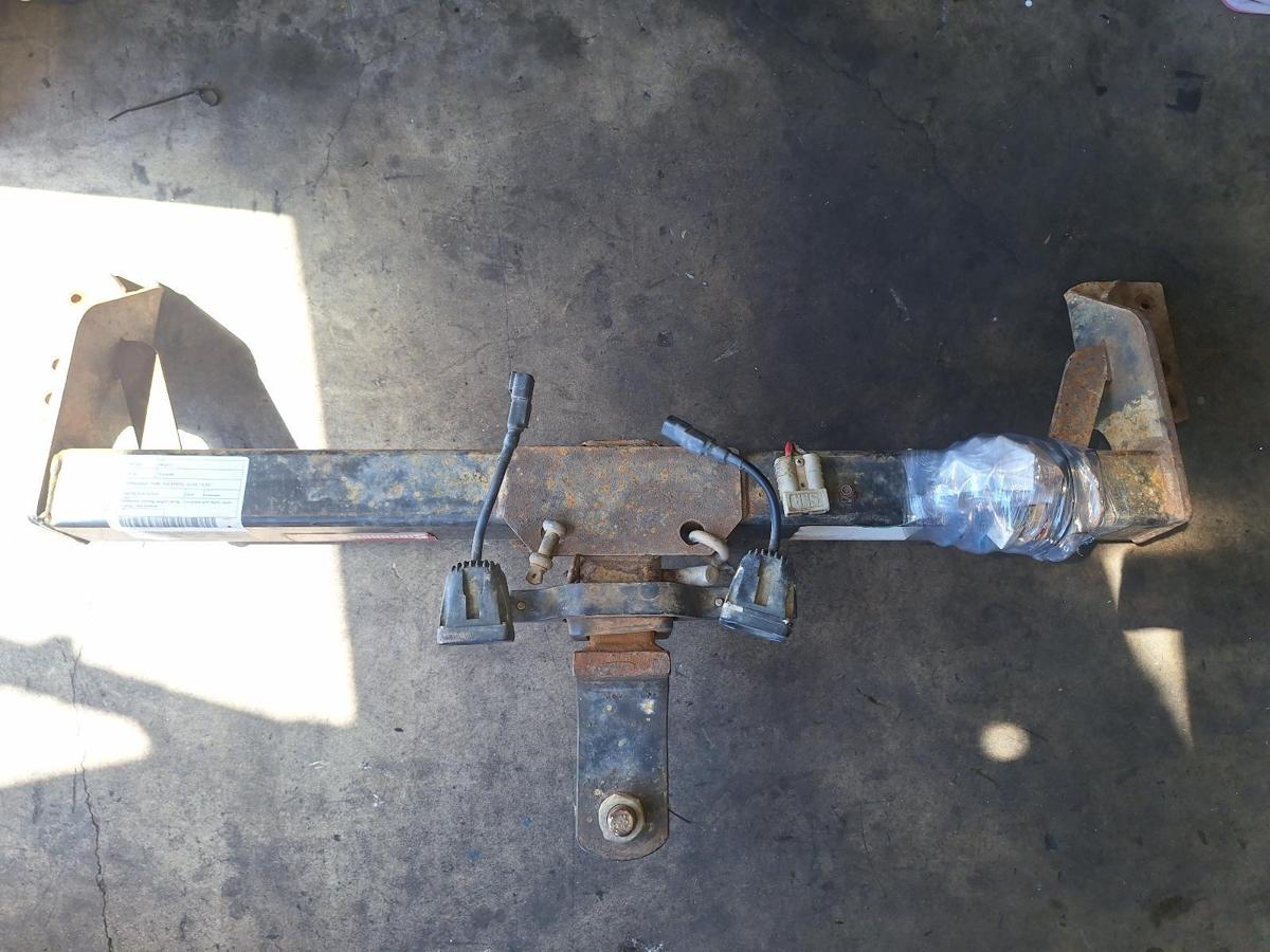 1000901177-Towbar Top