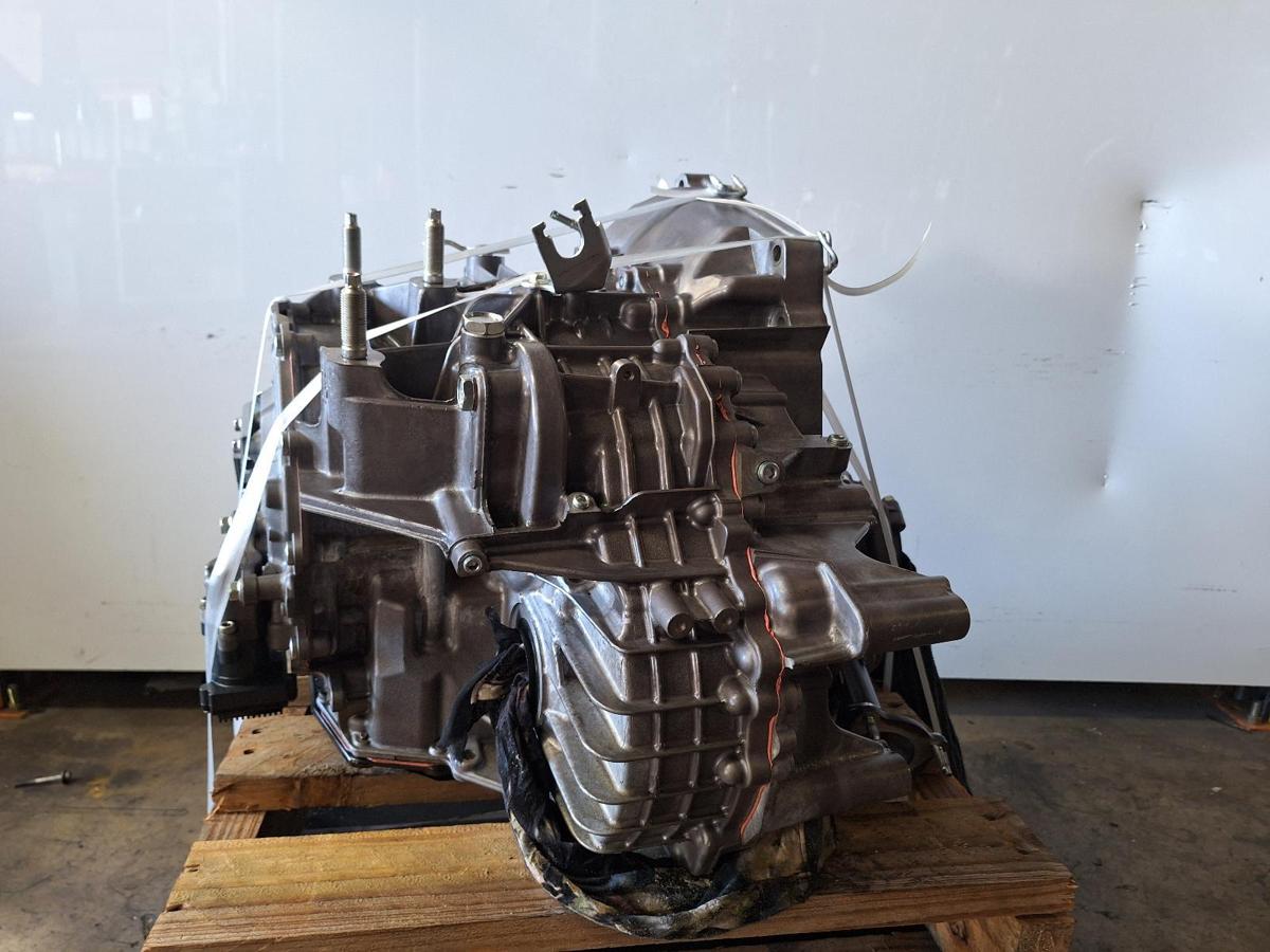 1000896041-Trans_Gearbox LHS