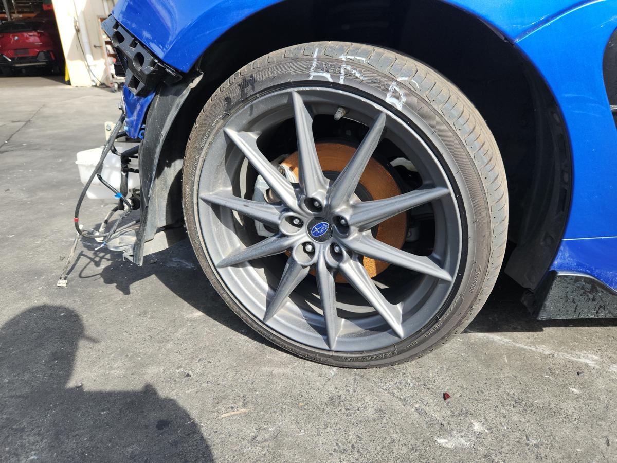 1000919975-Wheel Alloy Left Front