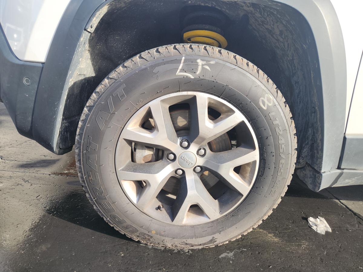 1000932625-Wheel Alloy Left Front