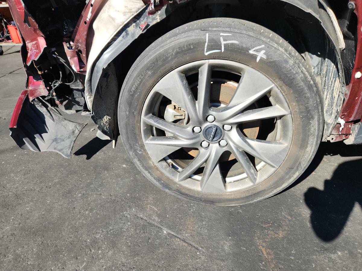 1000939622-Wheel Alloy Left Front