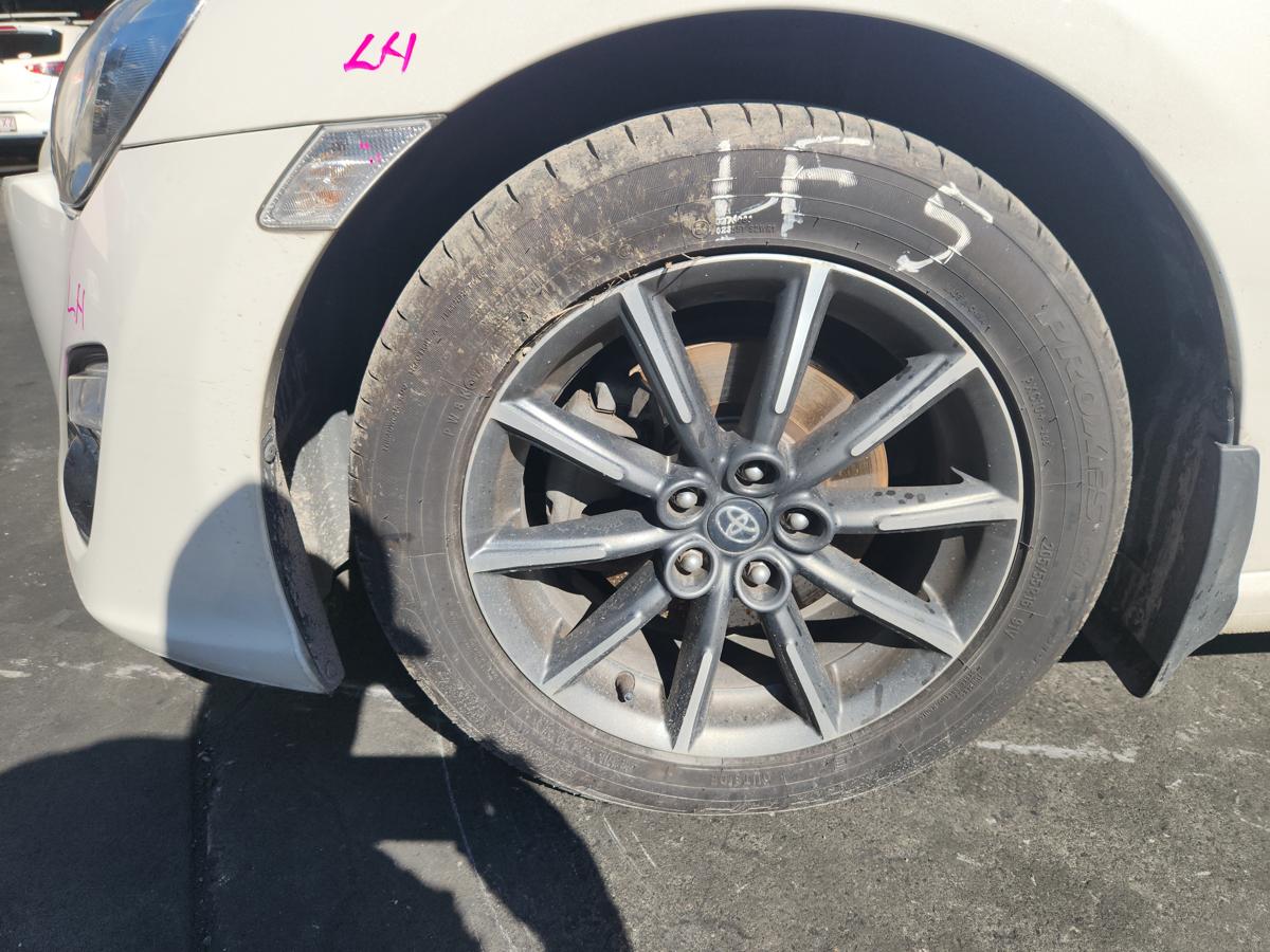 1000928908-Wheel Alloy Left Front