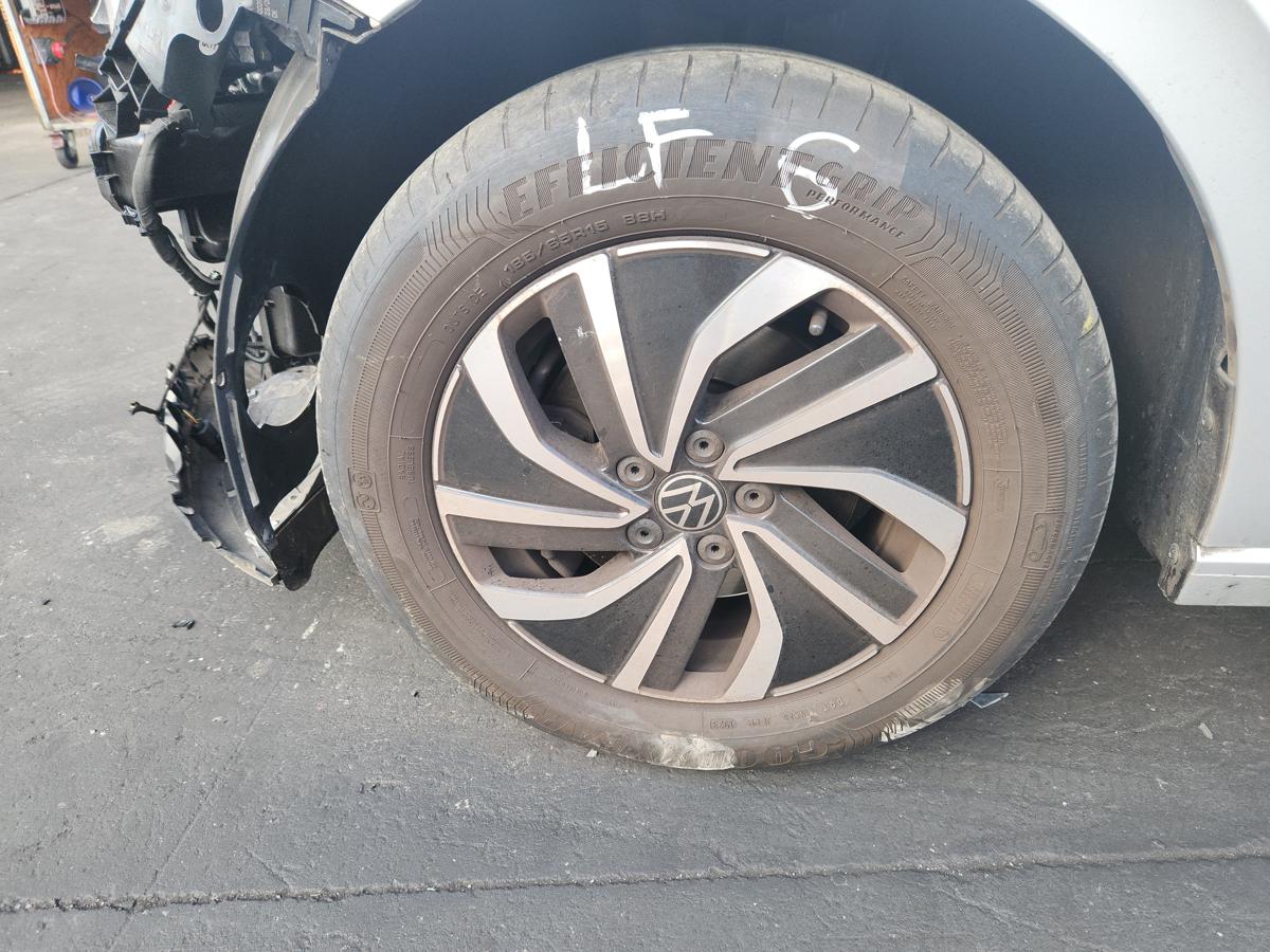 1000940901-Wheel Alloy Left Front