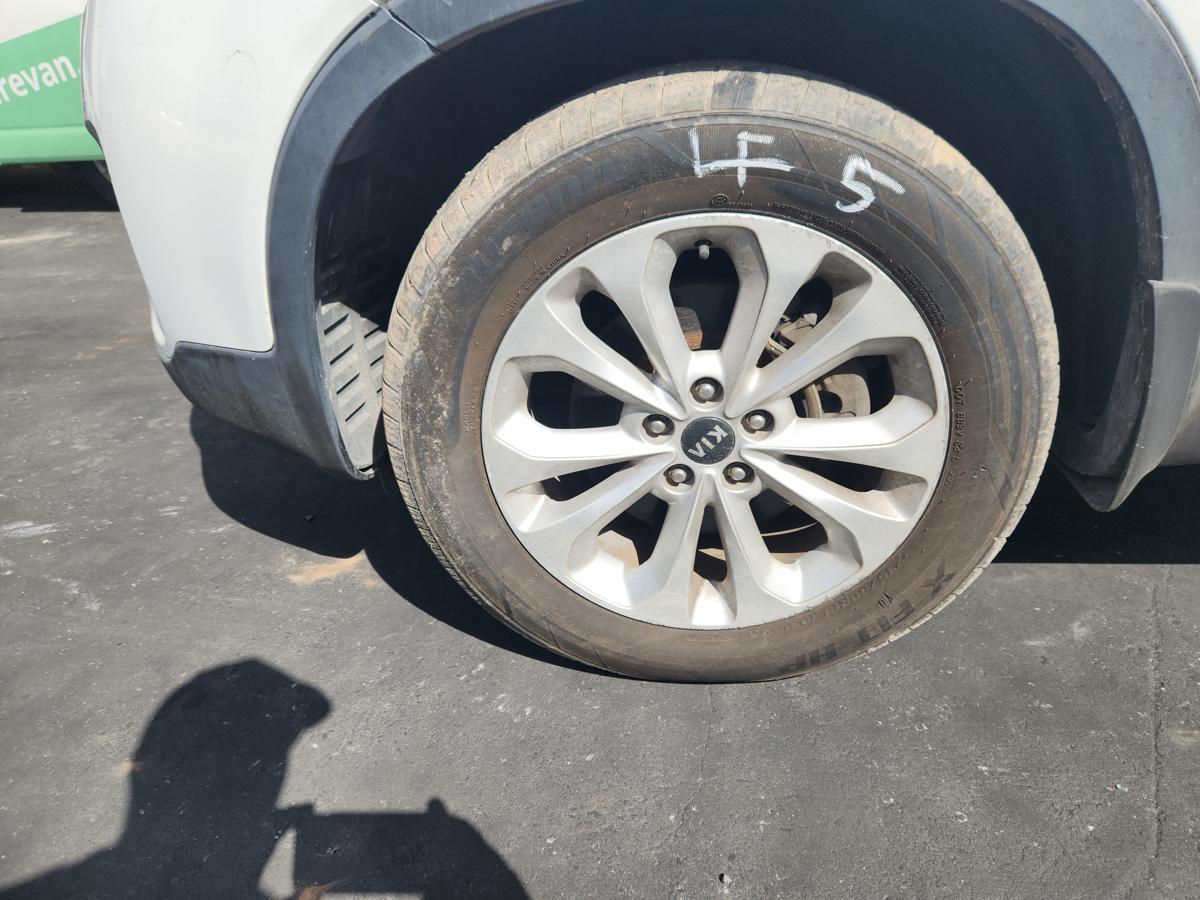 1000944389-Wheel Alloy Left Front