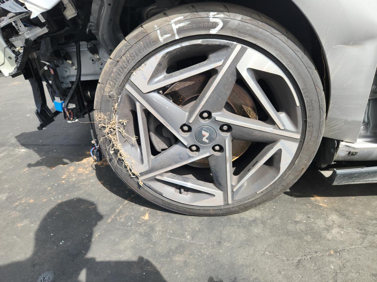 1000946169-Wheel Alloy Left Front