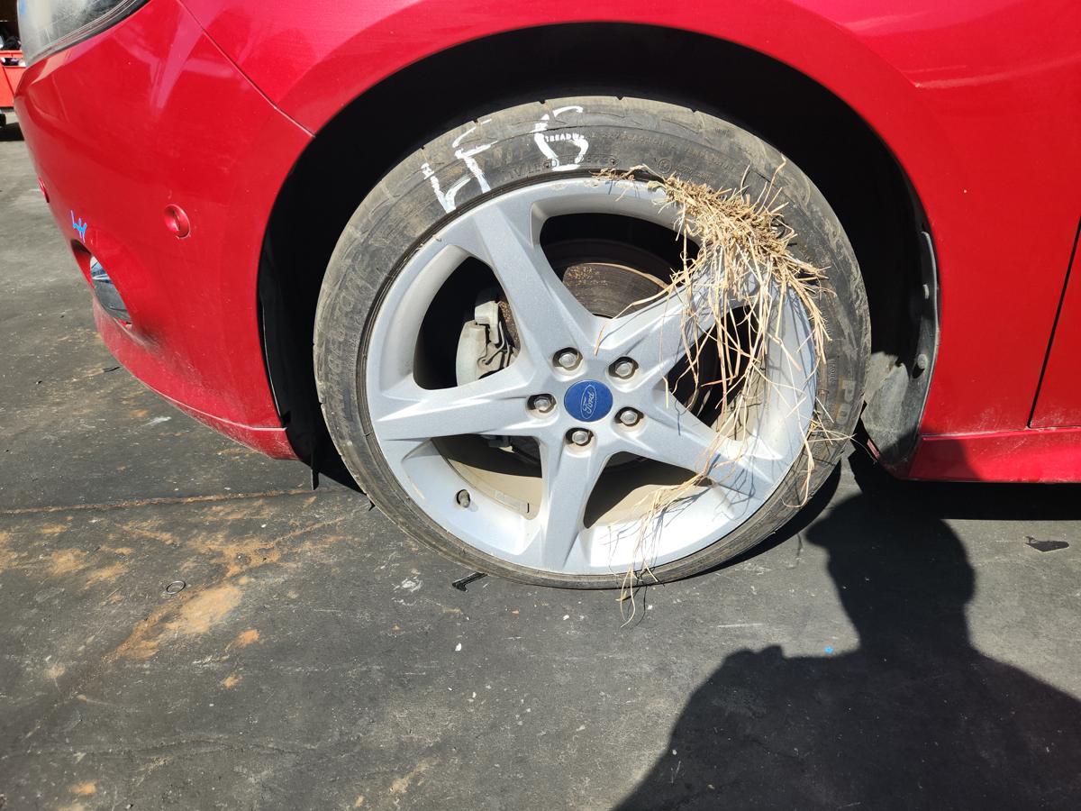 1000946940-Wheel Alloy Left Front
