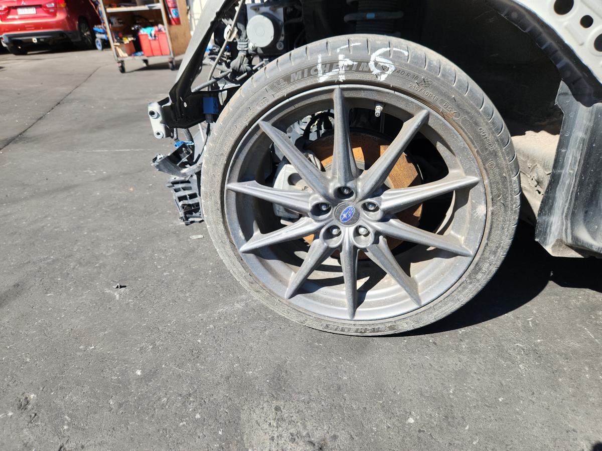1000950823-Wheel Alloy Left Front