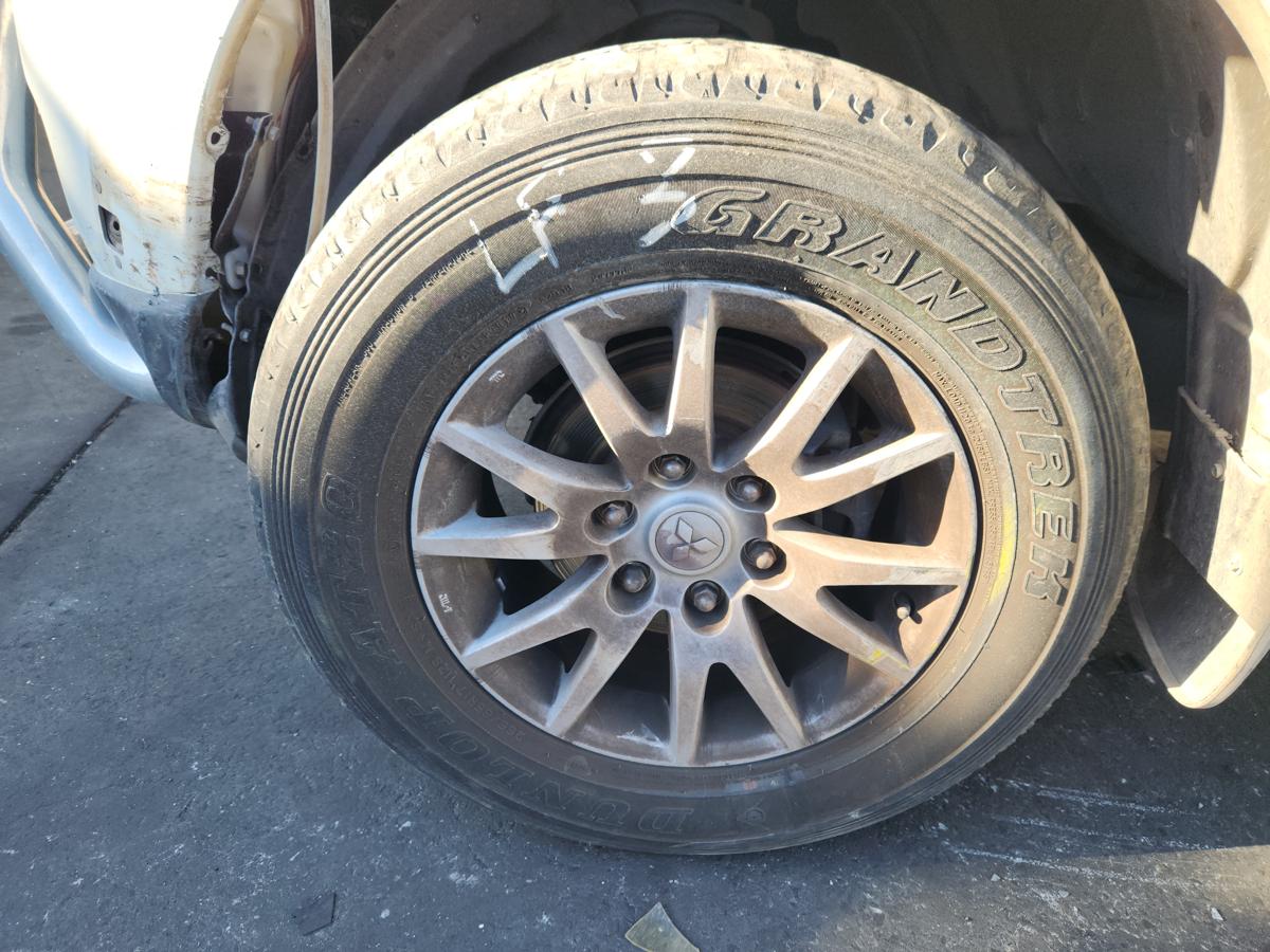 1000954385-Wheel Alloy Left Front