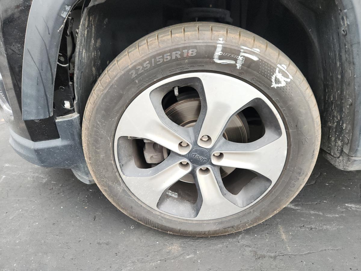 1000936855-Wheel Alloy Left Front