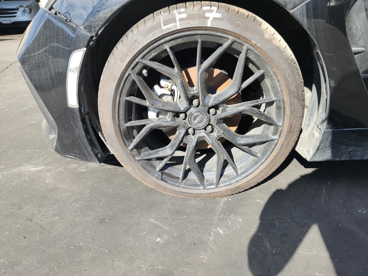 1000938464-Wheel Alloy Left Front