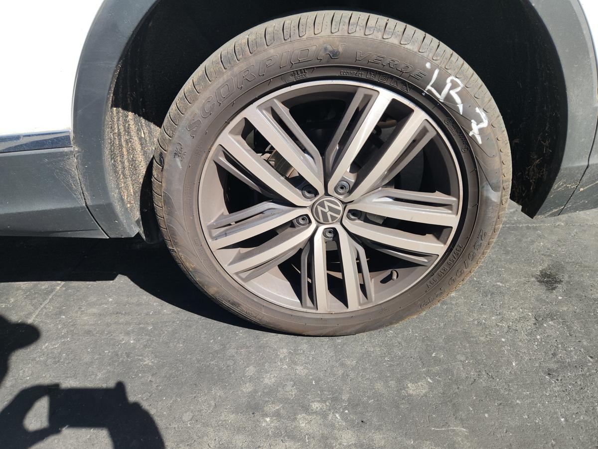 1000944844-Wheel Alloy Left Rear