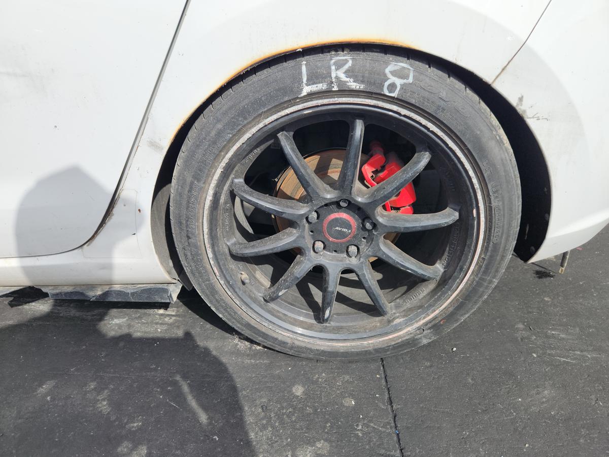 1000935227-Wheel Alloy Left Rear