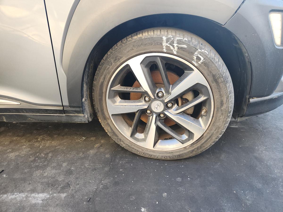 1000941315-Wheel Alloy Right Front