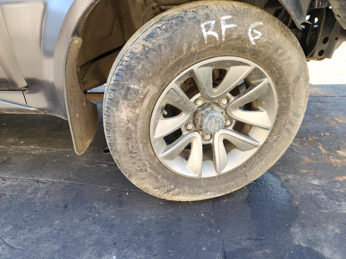 1000946401-Wheel Alloy Right Front