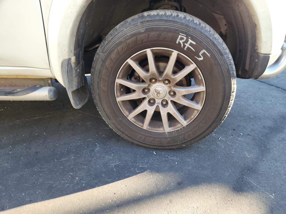 1000954384-Wheel Alloy Right Front
