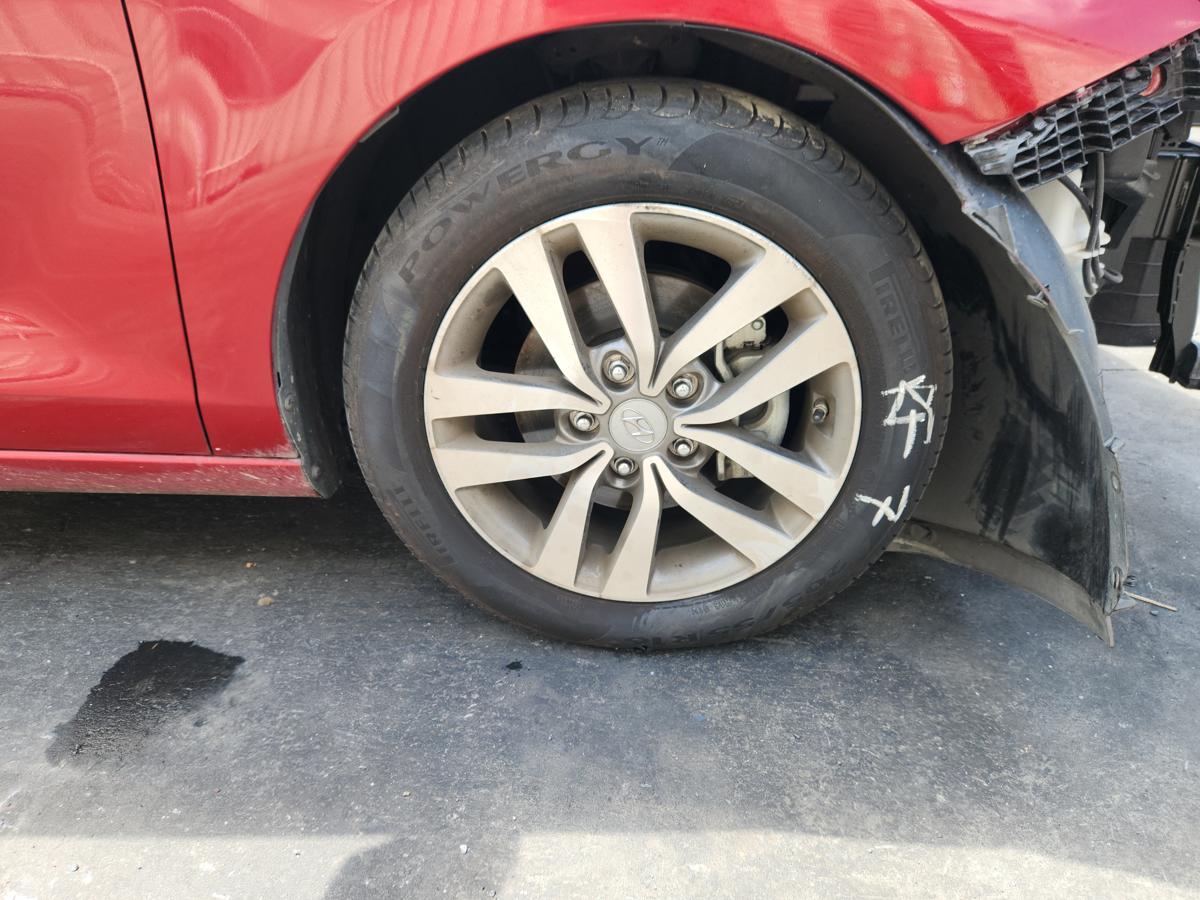 1000954720-Wheel Alloy Right Front