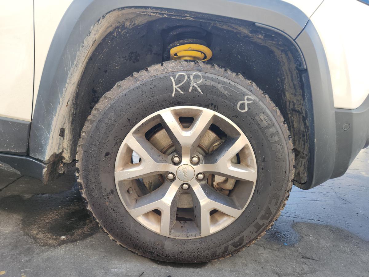 1000932624-Wheel Alloy Right Front