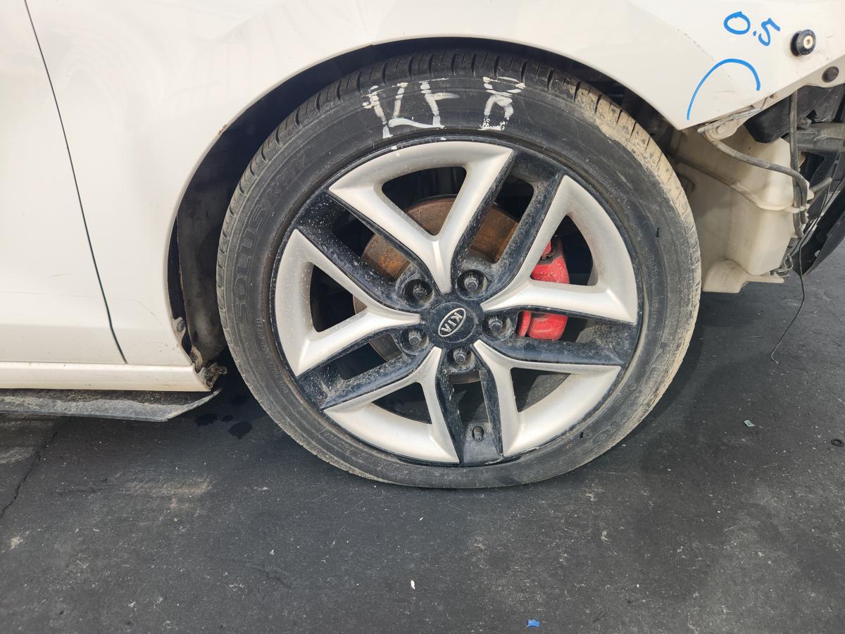 1000935227-Wheel Alloy Right Front