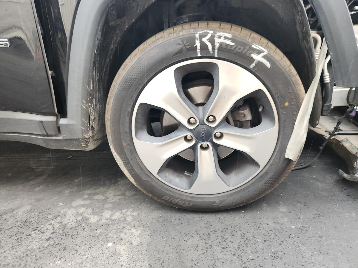 1000936854-Wheel Alloy Right Front
