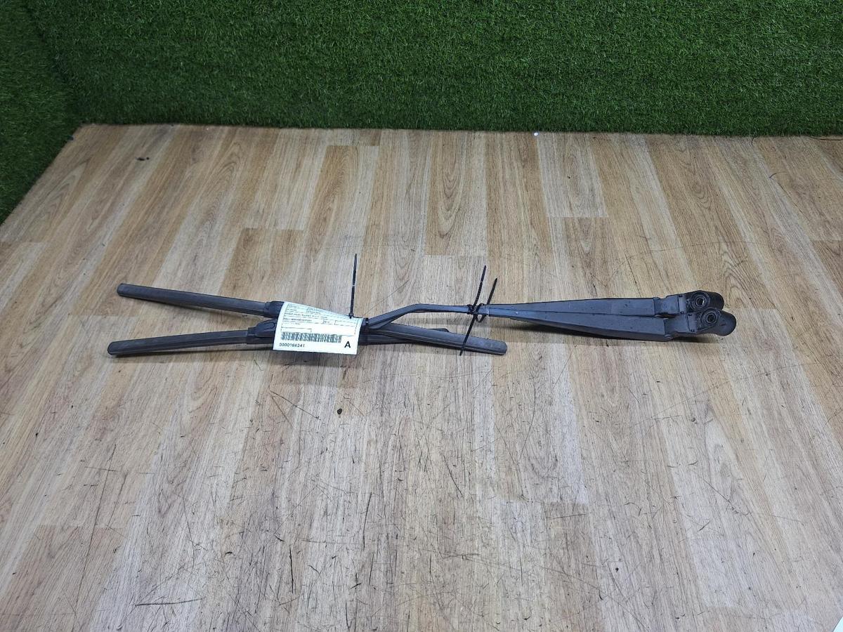 1000925703-Wiper Arm Top