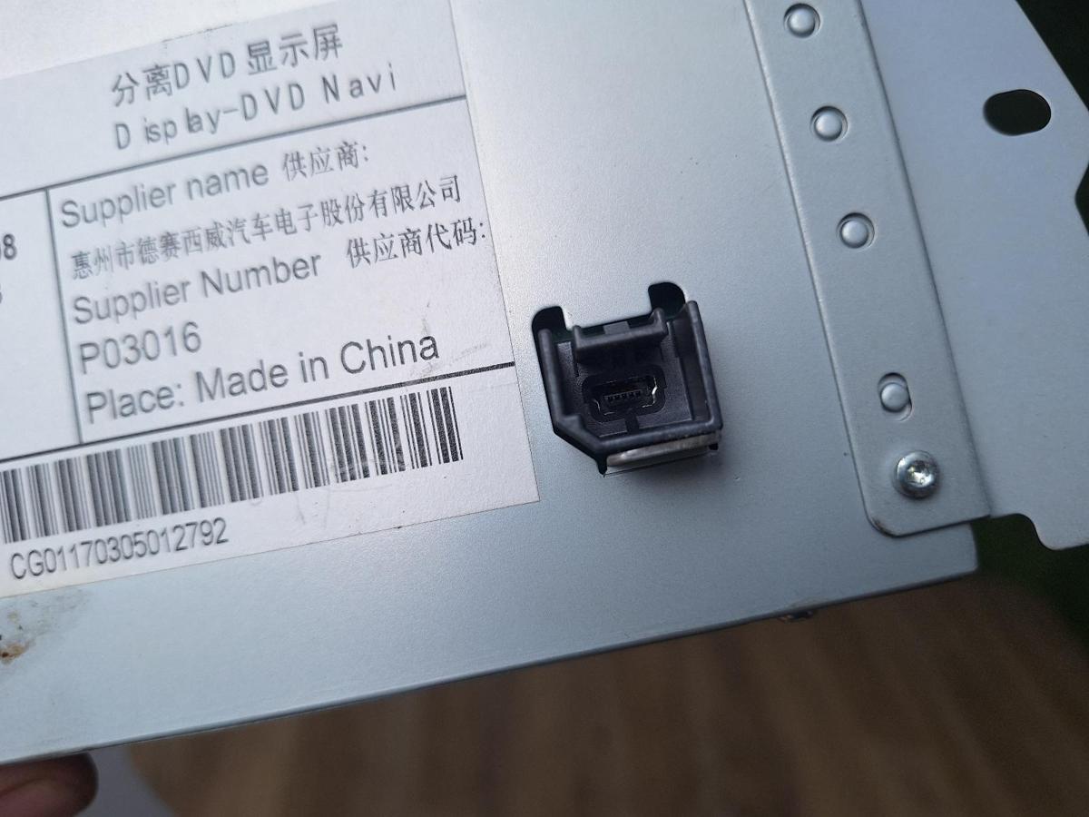 1000871944-part-image